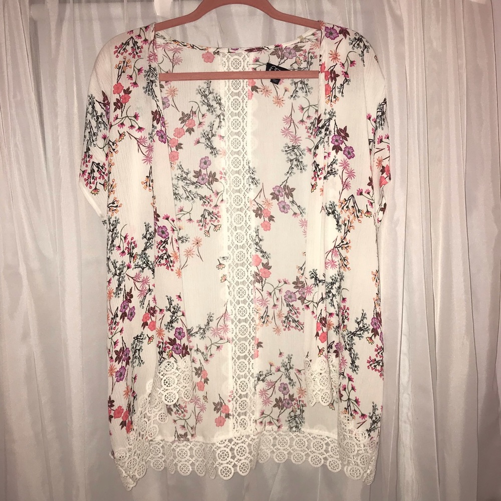 Floral Short-Sleeved Shawl!